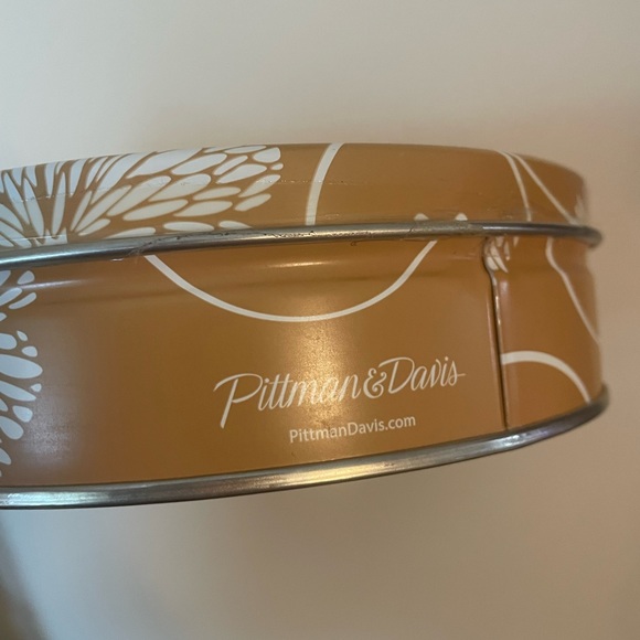 Cute Citrus & Floral Tin - Picture 4 of 6